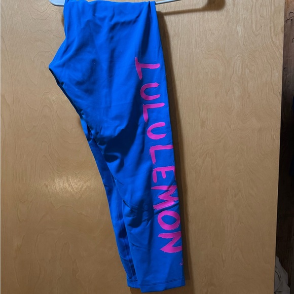 Lululemon Blue with Pink Graphic Legging Wunder Train - Picture 4 of 5